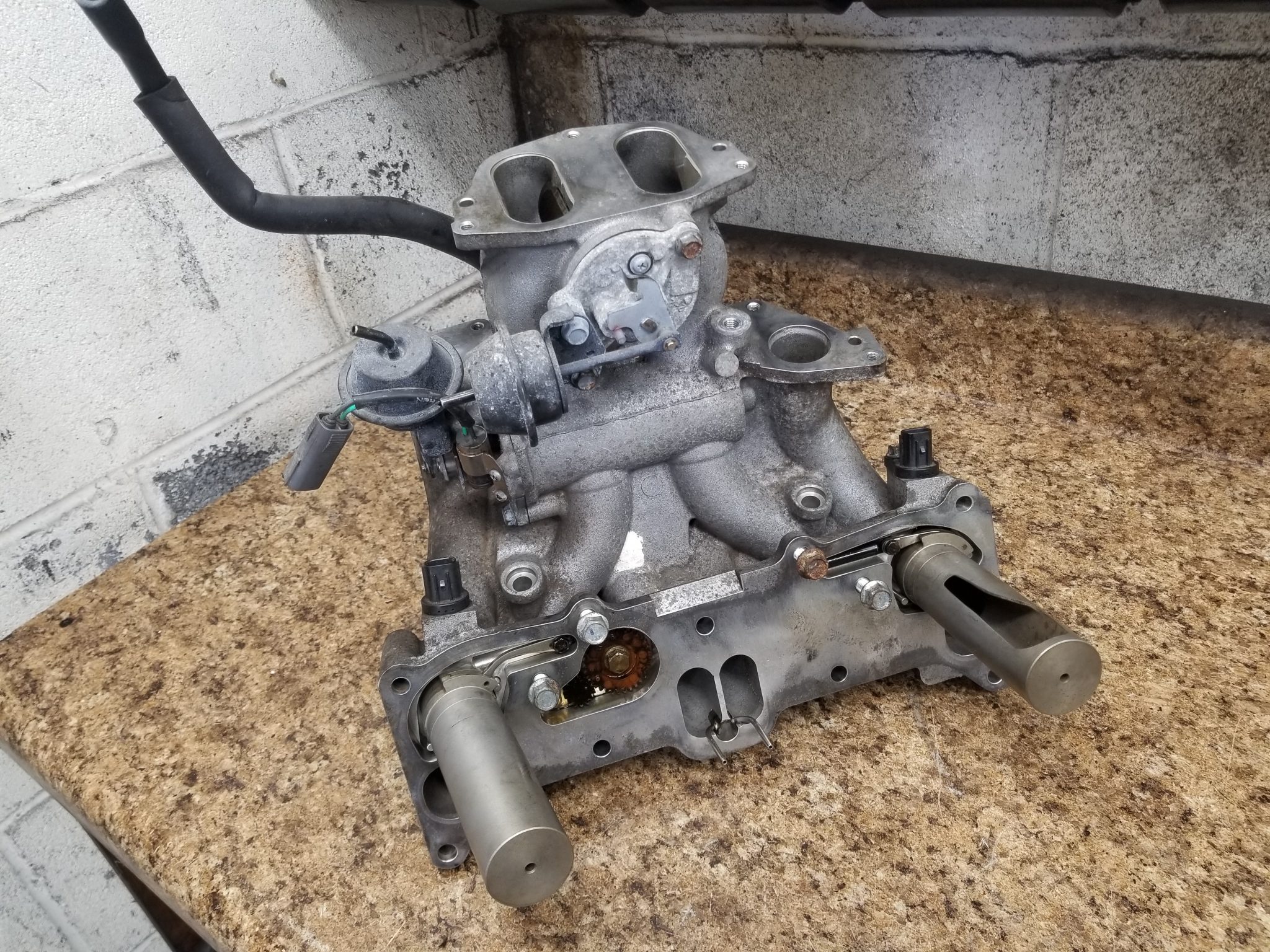 rx8 0911 6 port engine lower intake manifold w/ SSV & APVs, cleaned